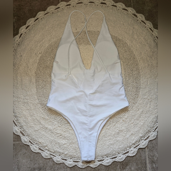 5/$40 NWOT ZAFUL WHITE ONE PIECE BIKINI SIZE SMALL - Picture 2 of 3